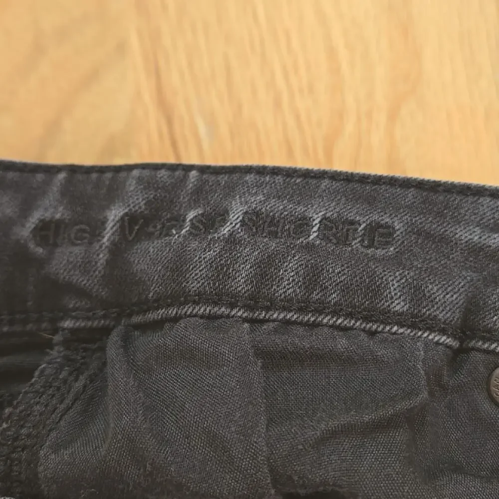 American Eagle Hi-Rise Shortie Black Distressed Denim Shorts Size 00